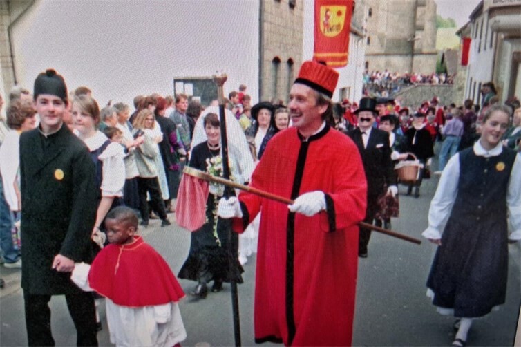 Küster Peter Bell bei der 900 Jahrfeier 1993