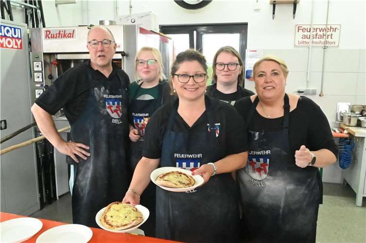 Kulinarisch fehlte es an nichts, am Sonntag gab es sogar Elsässer Flammkuchen und Feuerwehrpizza aus dem Steinbackofen.