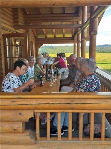 Kulinarische Highlights: Steaks, Würstchen und Salate vom Feinsten. Foto: privat