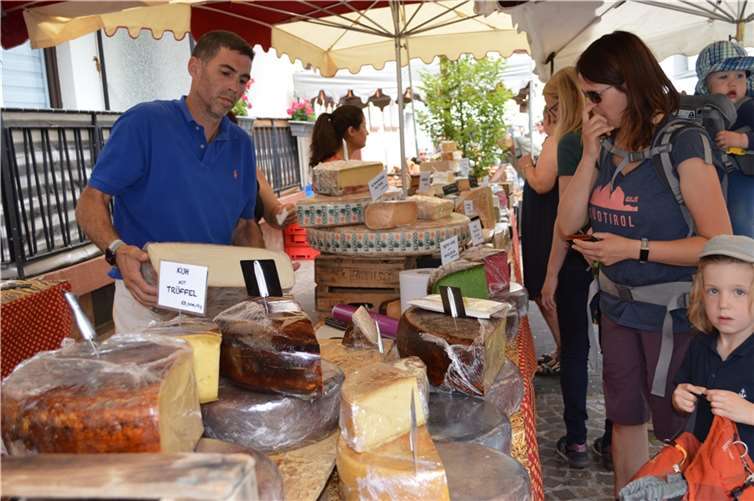 Kulinarische Köstlichkeiten gab es in der Josefstraße beim Markt der Provence zu entdecken.