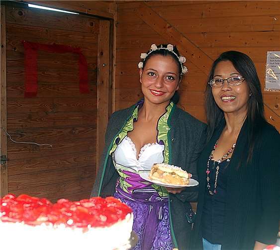 Kulinarische Köstlichkeiten wurden angeboten und erfreuten sich großer Beliebtheit. Foto: Rü