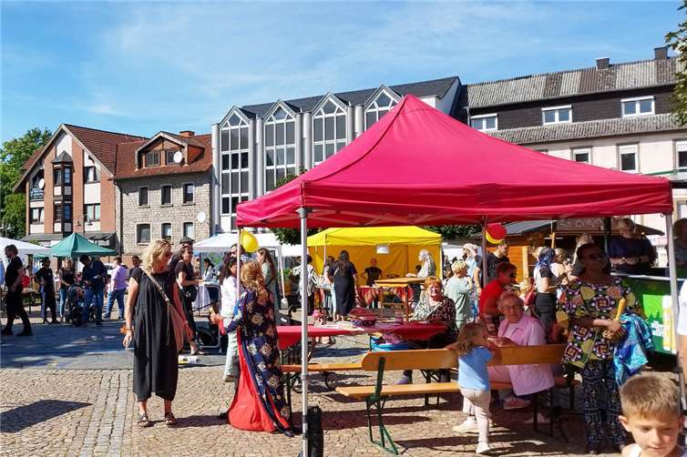 Kulinarische Reise und Kulturprogramm begeistern beim Stadtfest. Foto: Stadt Selters