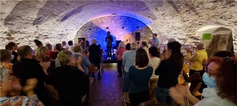 Kultur im Keller im historischen Gewölbe. Fotos: MT-Kulturtreff