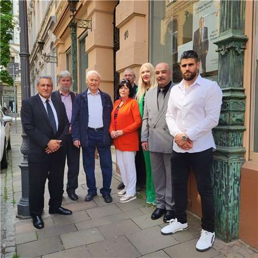 Kultur und Integration e.V.: v.li. Django Reinhardt, Ingo Tiezel, Hans Vogt, Barbara Tiezel, Andreas Bettingen, Christine Zintz, Michael Weiß (zweiter Vorsitzender), Marlon Reinhardt (erster Vorsitzender). Fotos: privat