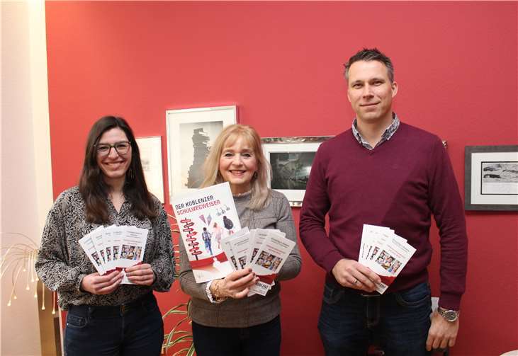 Kulturdezernentin Dr. Margit Theis-Scholz (Mitte) sowie Katrin Heepenstrick und Jürgen Karbach vom Kultur- und Schulverwaltungsamt.Quelle: Stadt Koblenz