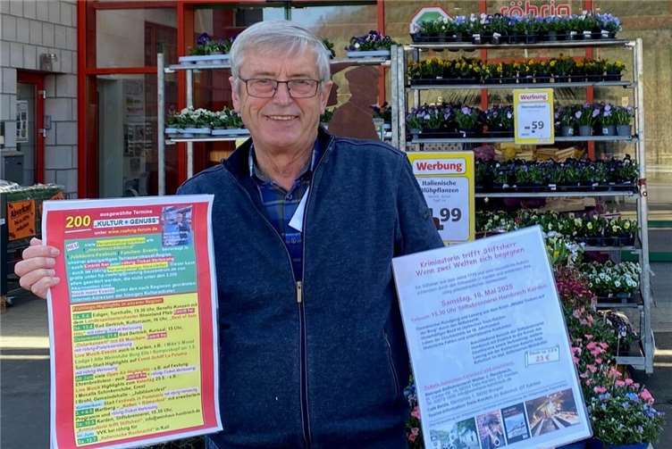 Kulturförderer Hans Peter Röhrig freut sich, dass er mit Plakaten und Programmflyern auf ein reichhaltiges Frühlings-Kulturprogramm in Treis-Karden und in der Region hinweisen kann. Foto: röhrig
