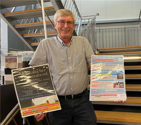 Kulturförderer Hans Peter Röhrig mit Plakat zu einem besonderen Highlight in Treis-Karden am 1. August sowie zu besonderen Benefiz-Aktionen. Foto: röhrig