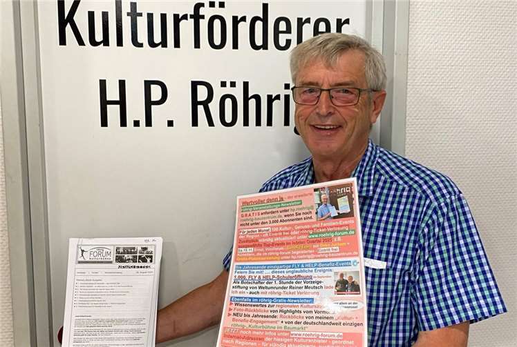 Kulturförderer Hans Peter Röhrig mit dem Newsletter und dem Plakat zum Rekord-September-Veranstaltungs-Newsletter und zu den einzigartigen „FLY & HELP Jubiläums-Events“ in unserer Region. Foto: röhrig