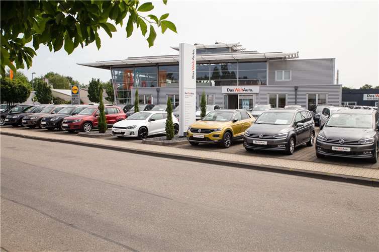 Kunden haben bei Löhr Automobile in Neuwied eine stetige Auswahl unter bis zu 150 Gebrauchtwagen.Löhr-Automobile GmbH