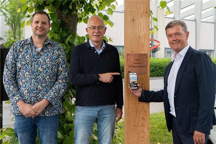 Kunst auf Augenhöhe: 58 Stelen zeigen die Vielfalt der Keramikstadt. Foto: Kannenbäckerland-Touristik-Service