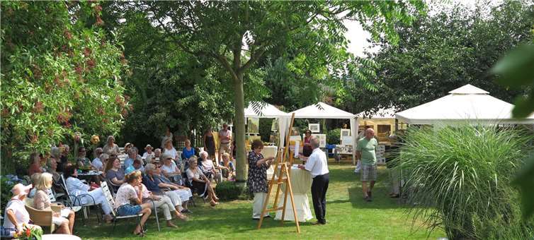 Kunstauktion mit Auktionator Paul Caspari. Gemeinde Wachtberg/mm