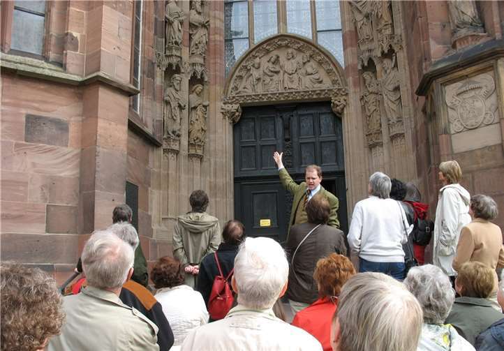 Kunsthistoriker Stephan Pauly M.A. weiß so Manches zu den imposanten Bauten zu berichten. privat