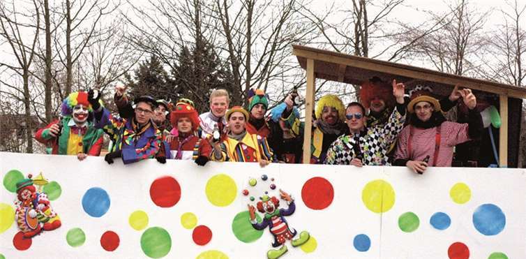 Kunterbunte Clowns vom JGV Kalenborn sorgten für Stimmung.