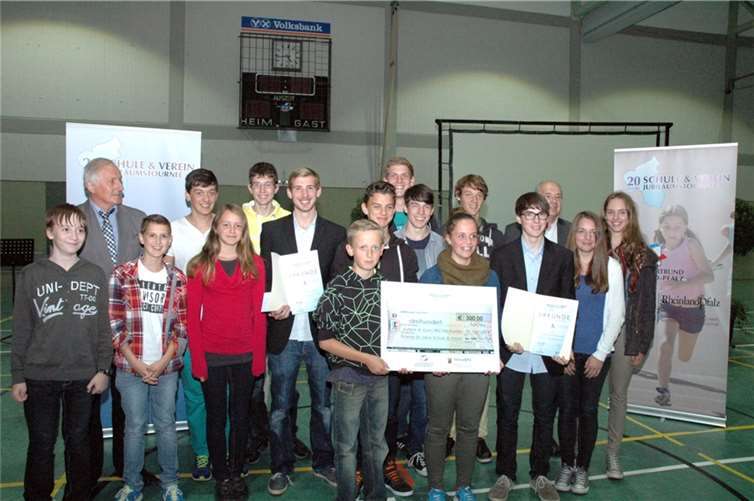 Kurfürst-Balduin Münstermaifeld mit Rudergesellschaft Treis-Karden