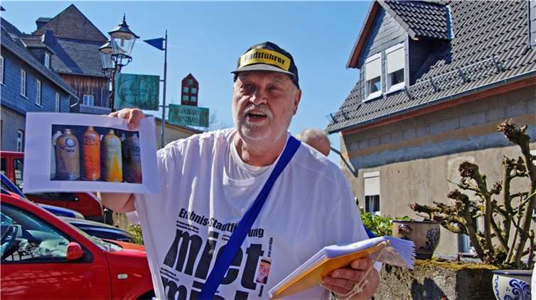 Kurt Frank gab bei seinem ersten Einsatz als Stadtführer sein Wissen und einige ...