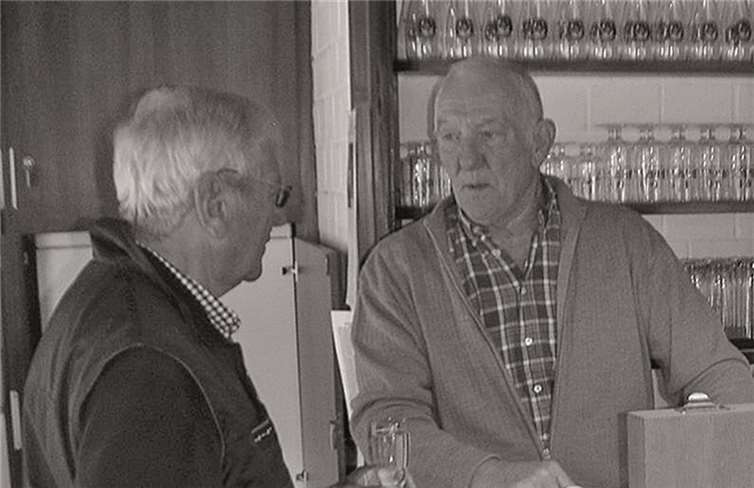 Kurt Lamberty (r.) mit einem Gast. Privat