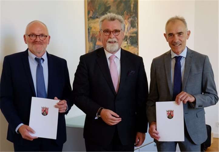 Kurt Laubensdörfer, Minister Herbert Mertin und Egid Zeis (v. li.) Foto: privat