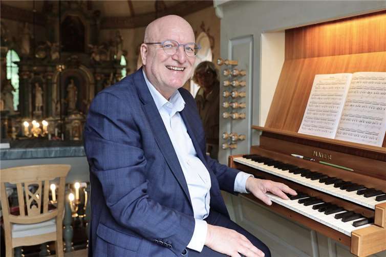 Kurt-Ludwig Forg weiß den Klang der Mayer-Orgel bestens auszuloten. Foto: Werner Dreschers