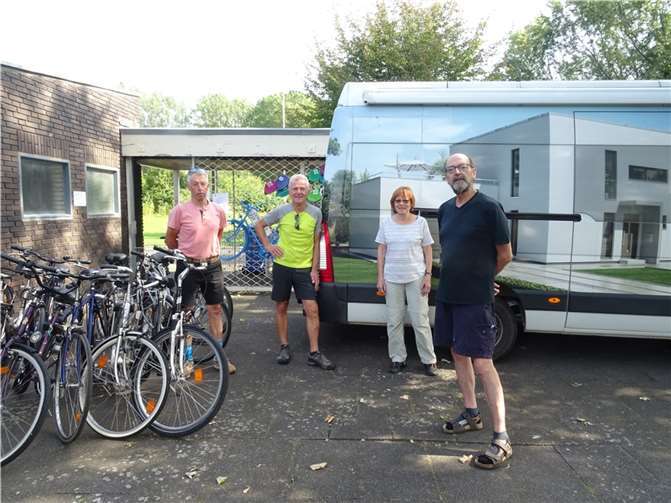Kurt Werheit und Hans Gammler, Radsport- Team Kern Haus, Sibylle Meyer und Gerd Faßbender, Gemeinsam für Vielfalt e.V. (v.l.) Foto: privat