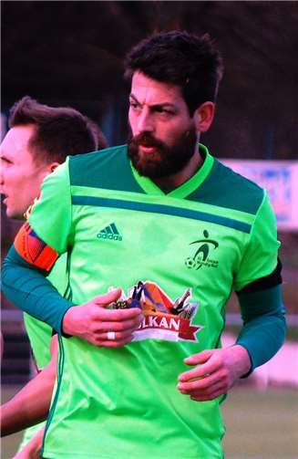 Kurz vor Schluss handelte sich SG-Kapitän Florian Schlich die Gelb-Rote Karte ein. Fotos: SK