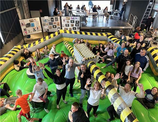 Kurz vor den Pfingstferien luden die Stadtjugendpflege Andernach, die aufsuchende Jugendsozialarbeit des Landesministeriums und das örtliche Jugendzentrum zu einem „Fitness Day“ ein. Foto: Stadt Andernach/ Regina Unruh