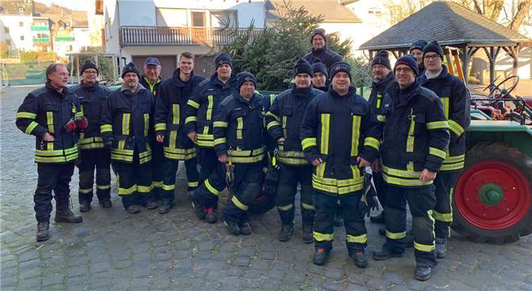 Kurze Pause bei Minustemperaturen aber sonnigem Winterwetter vor dem Gerätehaus am Marktplatz.Foto: privat