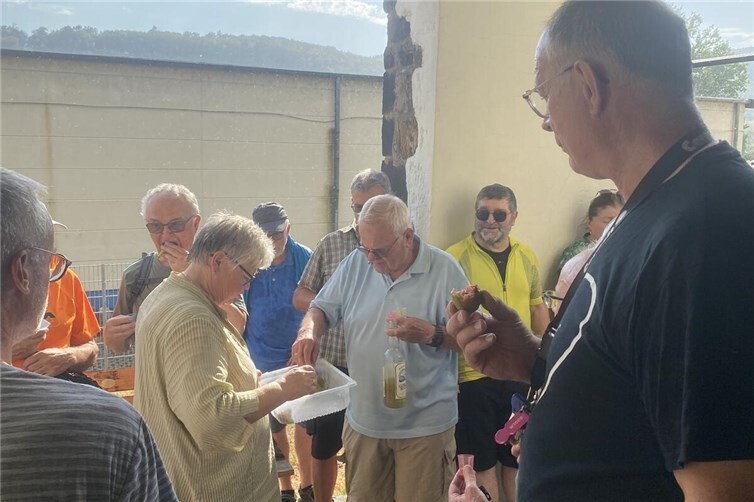 Kurzer Rast im Vorraum der Kapelle.