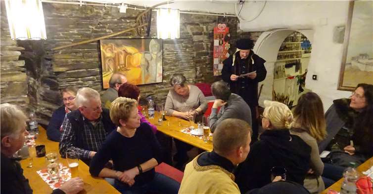 L.E.C.A und IHA e. V. bei der gemeinsamen Abschlussfeier einer erfolgreichen Saison auf Burg Thurant.privat