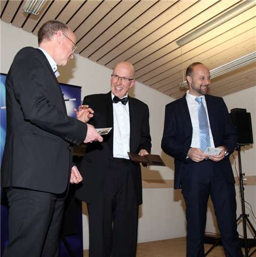 LUDINI der Zauberer unterhielt das Publikum mit vielen kleinen Tricks und alle fragten sich: „Wie macht der das nur“.