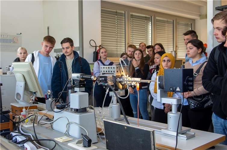 Laborführung am Tag der offenen Tür.  Foto: Hochschule Koblenz/Gandner