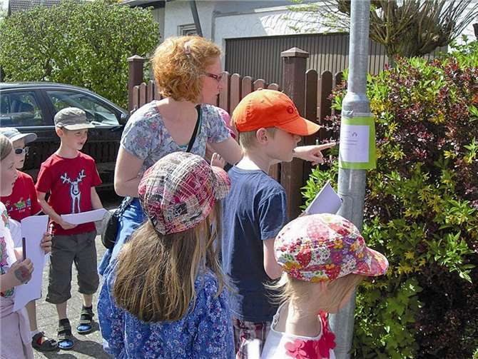 Lachend und grübelnd ging es von Hinweis zu Hinweis.Privat