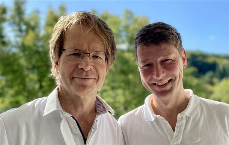 Laden zum Infoabend: Gefäßchirurg Dr. Jens Rudolph und Gefäßassistent Markus Schmitz vom MVZ Gefäßchirurgie am Krankenhaus Maria Hilf Bad Neuenahr-Ahrweiler (v.l.). Foto: Hannah Scosceria