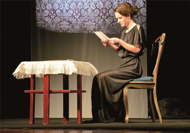 Lady Macbeth, hervorragend interpretiert von Bettina Isaak.