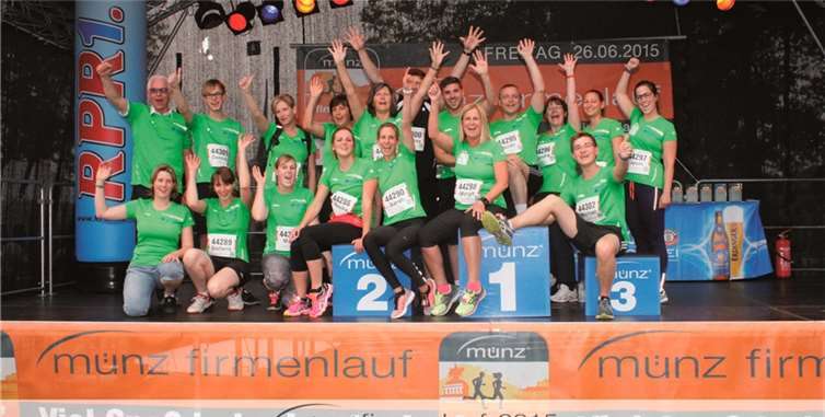 Läuferinnen und Läufer der Unfallkasse Rheinland-Pfalz beim Münz-Firmenlauf in Koblenz.  Privat