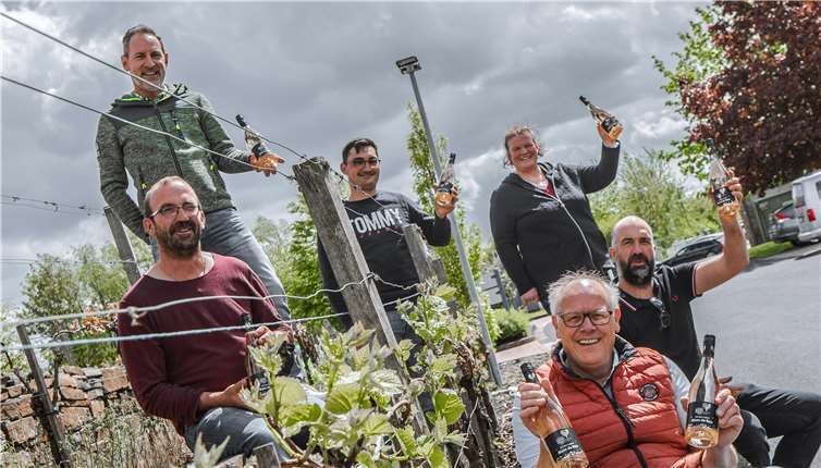 Laga-Wein – Blanc de Noir – teilnehmende Winzerinnen und Winzer (von links nach rechts oben): Markus Coels, Weingut Franz Coels; Günter Schüller, Dagernova Ahr Weinmanufaktur; Alexander Müller, Ahrweiler Winzer-Verein e.G.; (von links nach rechts unten): Thoma Nelles, Weingut Nelles, Michael Kriechel, Weingut Peter Kriechel, Tanja Lingen, Weingut Peter Lingen. Fotos: Ahrwein e.V.