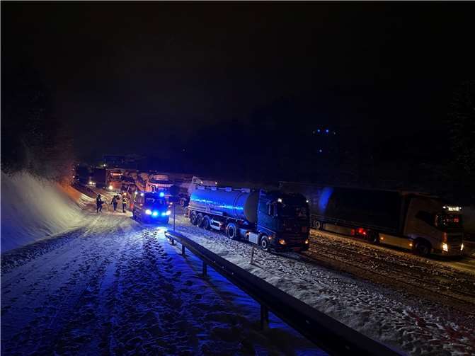 Lage auf der A3 in der Nacht zum Donnerstag.  Foto: Feuerwehr der VG Asbach
