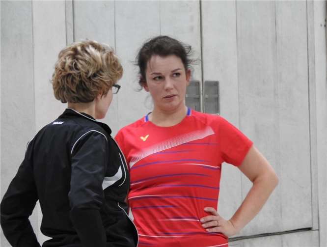 Lagebesprechung beim Damendoppel Sandra Schreiber (links) und Tetiana Horets.Foto: privat