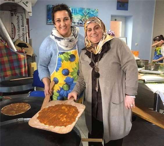 Lahmacun für den guten Zweck.Moschee Mülhofen