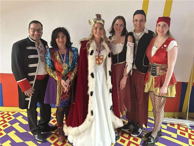 Lahno Rhenania Sira I. mit Vorstandsmitgliedern nach der Proklamation. Foto: Partnerschaftskreis