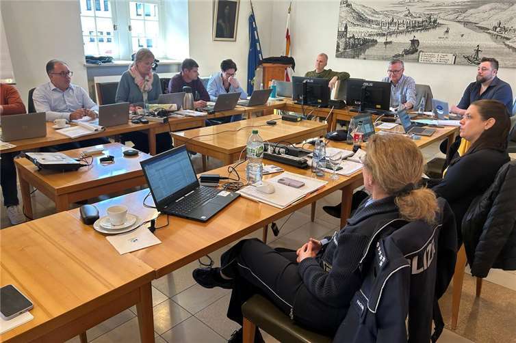 Lahnsteiner Verwaltungskrisenstab probte den Ernstfall. Foto: Mira Bind / Stadtverwaltung Lahnstein