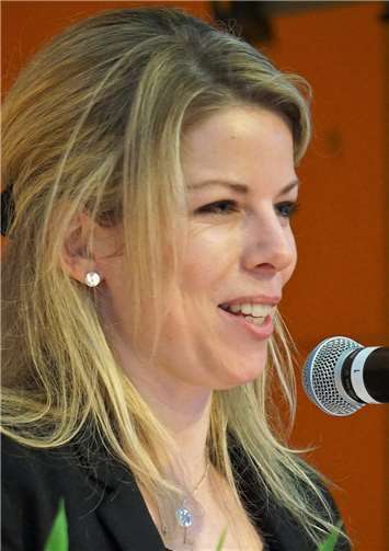 Lana Horstmann, SPD Stadtverbandsvorsitzende, erinnerte an die Erfolge der SPD in der GroKo.