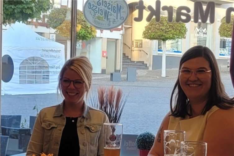 Lana Horstmann und Marie-Christin Schlüter während der Diskussion in Linz.Foto: Ulrich Bieber