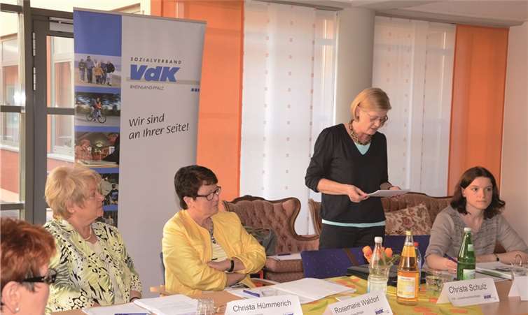 Landesfrauenvertreterin Christa Schulz ging auf die Historie der Frauenarbeit im VdK ein.privat