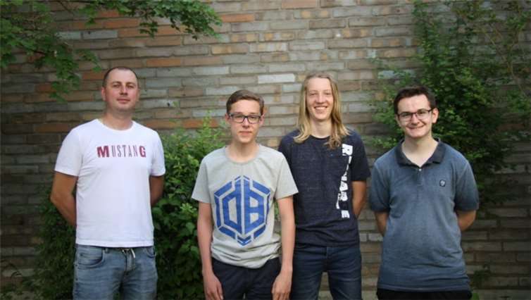 Landessieger zdi Roboterwettbewerb (v.li.): Waldemar Wolter, Jasper Königschulte, Jooris Laun und Felix Bölinger. Foto: privat