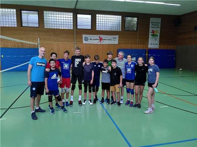 Landestrainer Matus Kalny mit dem Team 5.  Foto: privat