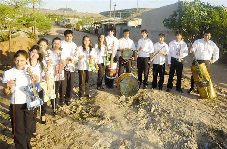 Landfill Harmonic oder das Müllkippen-Orchester.Privat