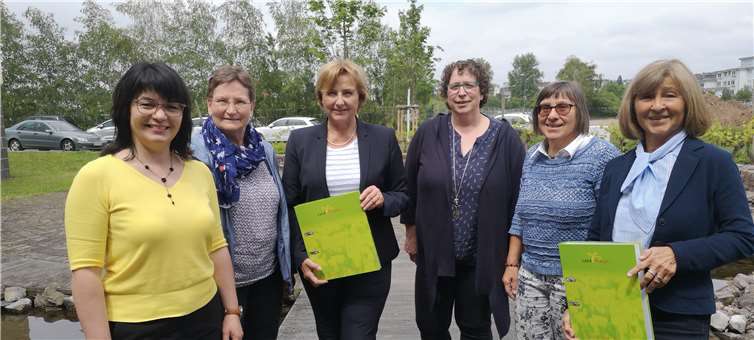 Landfrauendelegierte aus dem Kreis Ahrweiler mit der Vorsitzenden Ingrid Strohe (1.v.re.) sowie der Präsidentin des Landesverbandes Rheinland-Nassau Rita Lanius-Heck (3.v.li.).Foto: privat