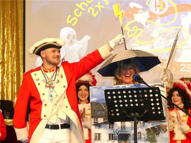 Landrätin Anke Beilstein begeisterte im Job des Blitzableiters der Kreisverwaltung Cochem-Zell.