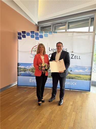 Landrätin Anke Beilstein mit Thomas Linnertz, Präsident der ADD.