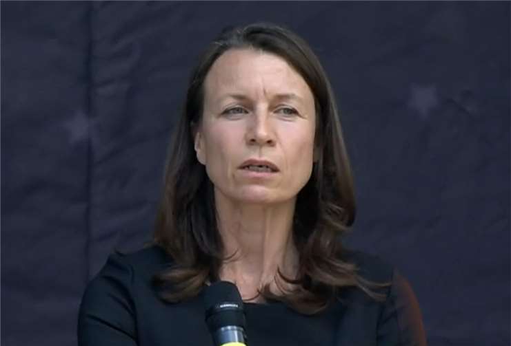 „Ich hatte einen Namen, aber die Flut hat mich mitgenommen“ Landrätin Cornelia Weigand. Foto: SWR